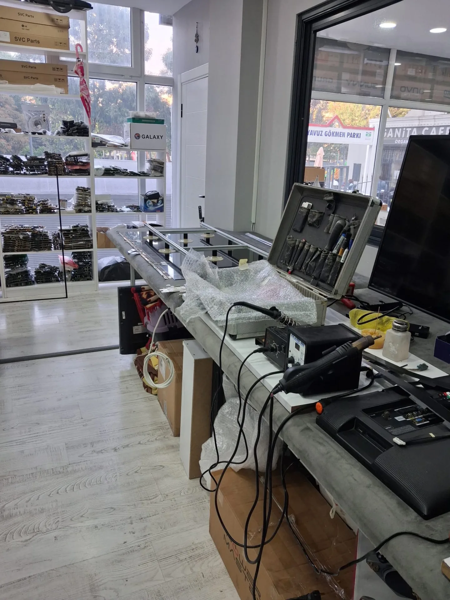TV elektronik kartlarının ölçüm ve lehim çalışma alanı